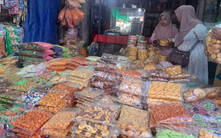 Pedagang Kue Lebaran di Pasar Indra Sari Pangkalan Bun Keluhkan Penurunan Pembeli