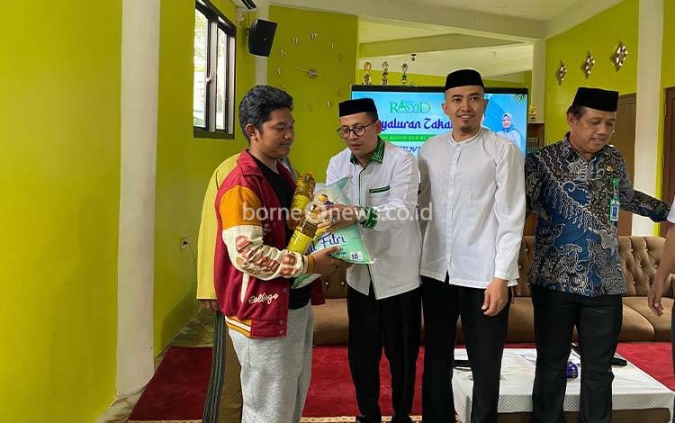 600 Sak Beras dan 1.200 Liter Minyak Goreng Zakat Keluarga H Abdul Rasyid Disalurkan di Barsel