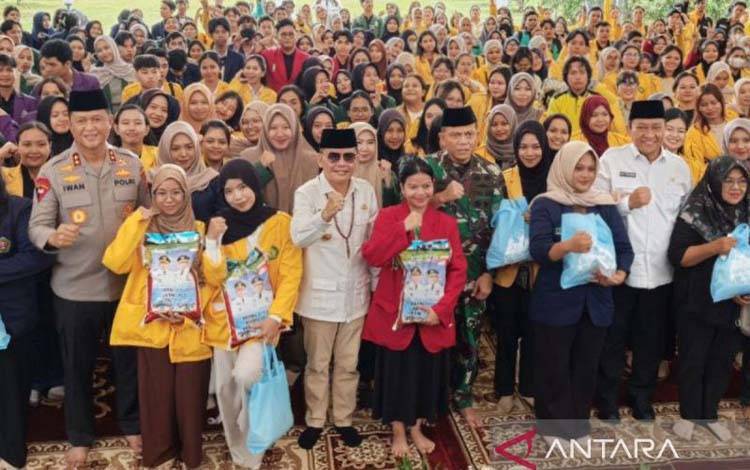 Gubernur Kalteng Gratiskan 3.000 Paket Sembako untuk Mahasiswa di Palangka Raya