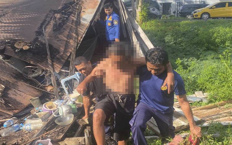 Tunawisma di Pulpis Terjebak di Bangunan Rumah Roboh di Rey 1, Damkar Lakukan Evaluasi