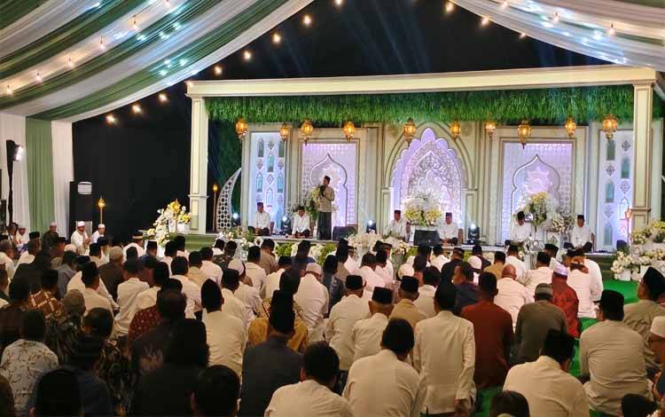 Ceramah di Acara Buka Bersama H. Abdul Rasyid AS, Ustadz Encep Ingatkan Jaga Lisan dan Keluarga