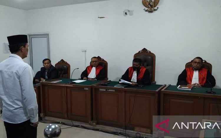 Hakim Vonis 28 Bulan Penjara Mantan Wali Kota Palembang Harnojoyo