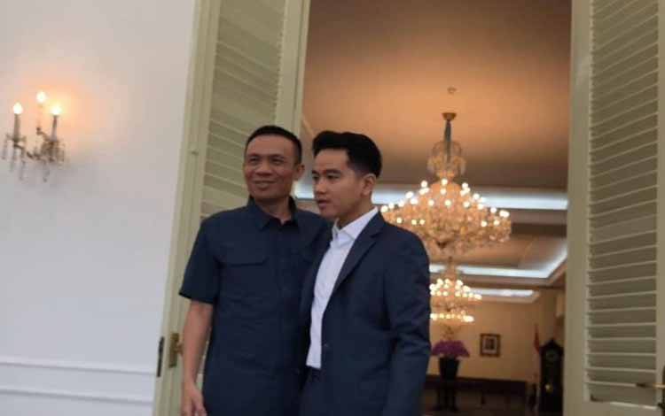 Gibran Peluk Rismon di Istana Usai Minta Maaf: Kita Ini Saudaraan