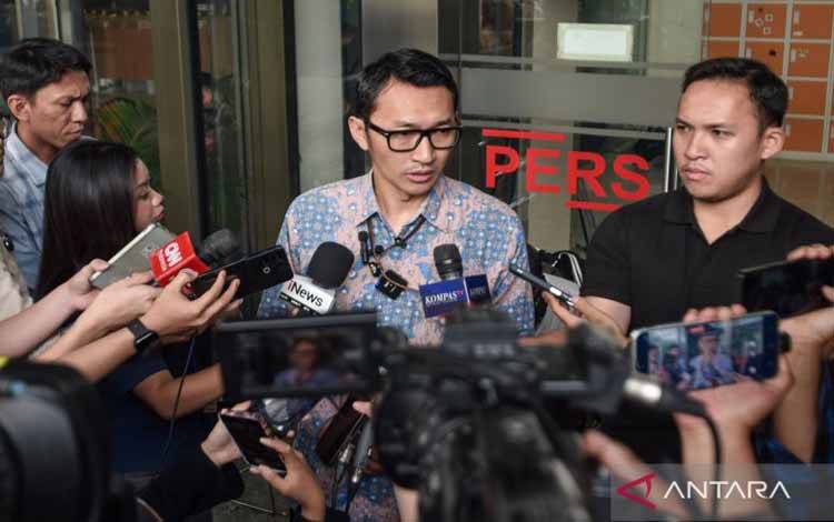 KPK Sita Uang Tunai dalam OTT Bupati Cilacap Syamsul Auliya Rachman