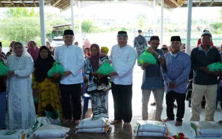 34.816 Keluarga di Kapuas Terima Bantuan Beras dan Minyak Goreng
