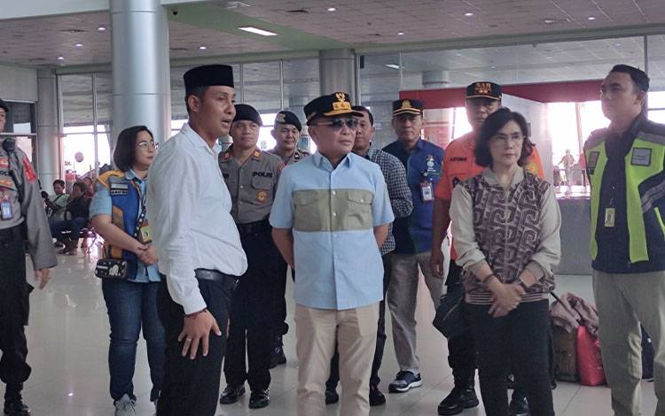 Gubernur Kalteng Tinjau Arus Mudik di Bandara Tjilik Riwut Palangka Raya