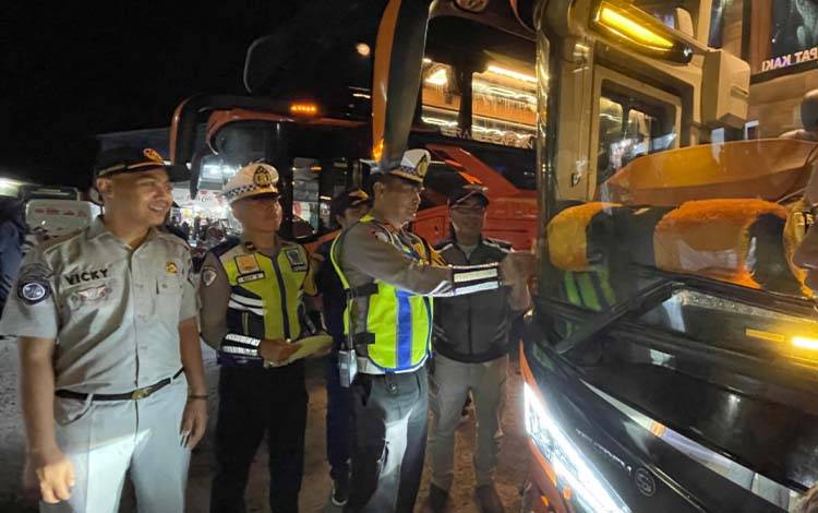 Dishub Kotim Tingkatkan Ramp Check Bus di Terminal Patih Rumbih Jelang Arus Mudik Lebaran