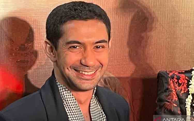 Reza Rahadian Cerita Terlibat dalam Film "Suzzanna" Terbaru