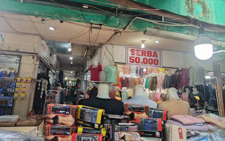 Masyarakat Keluhkan Harga Pakaian di Pasar, Pilih Belanja Online