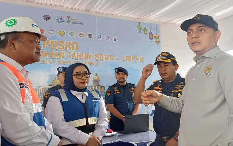 Anggota DPR RI Tinjau Arus Mudik di Pelabuhan Sampit
