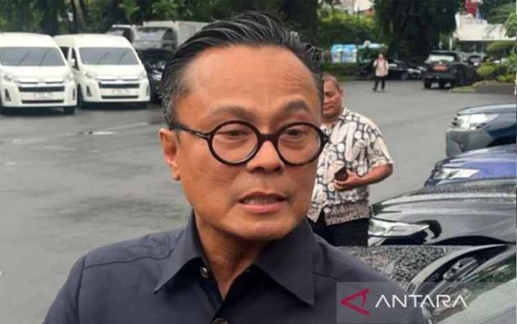 Kepala Badan Pengaturan Badan Usaha Milik Negara (BP BUMN) Dony Oskaria menghadiri rapat terbatas bersama Presiden Prabowo Subianto di Kompleks Istana Kepresidenan, Jakarta, Kamis (12/2/2026). (ANTARA/Fathur Rochman)