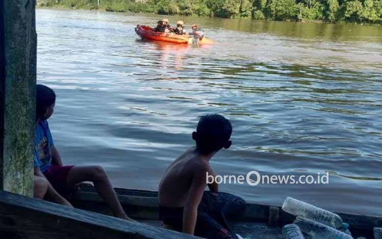 Tim SAR Barito Utara Lakukan Pencarian Balita Tenggelam di Desa Lemo I