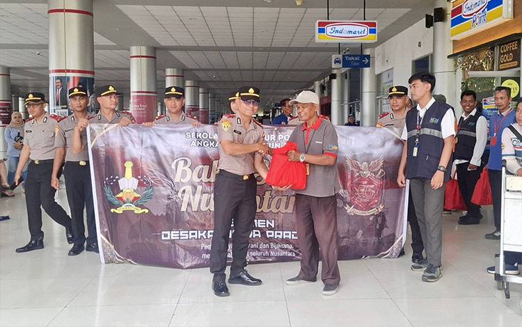 26 Siswa SIP Angkatan 55 Polda Kalteng Gelar Bakti Sosial di Bandara Tjilik Riwut