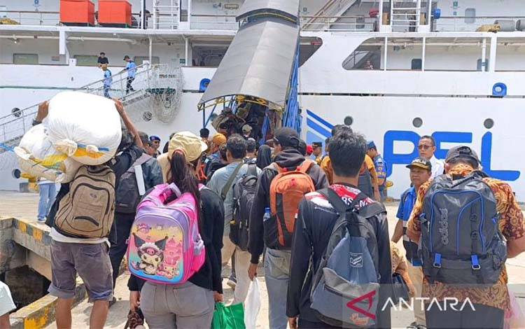 5.483 Pemudik Berangkat dari Pelabuhan Sampit, Arus Mudik Laut Masih Berlanjut