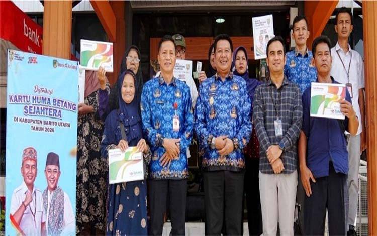 Pemkab Barito Utara Salurkan Tabungan Bank Kalteng dan Kartu Huma Betang Sejahtera