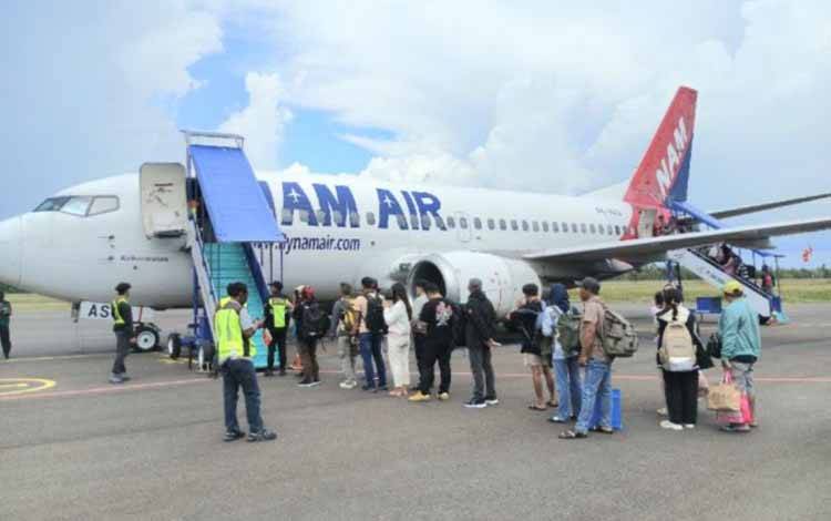 Penumpang pesawat Bandara Iskandar Pangkalan Bun yang akan melakukan perjalanan jalur udara, Rabu (18/3/2026). (ANTARA/Dokumentasi Pribadi