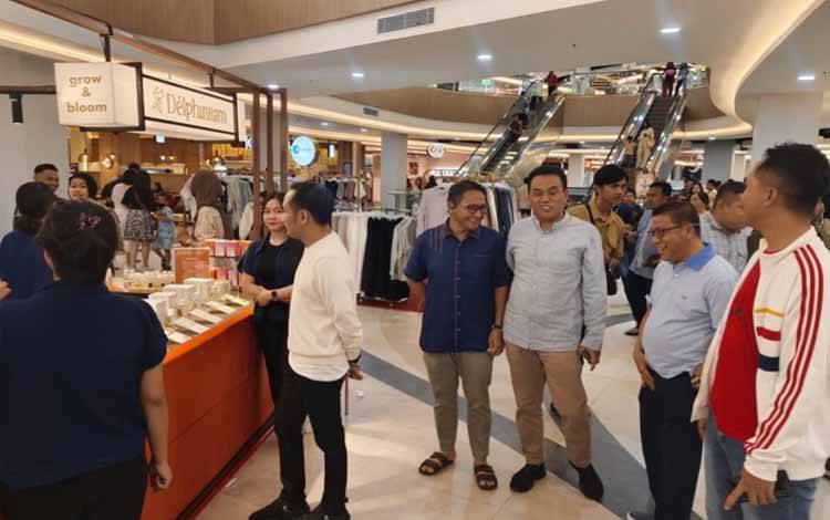 Wali Kota Palangka Raya Bersama Forkopimda Pantau Aktivitas Belanja di Duta Mall