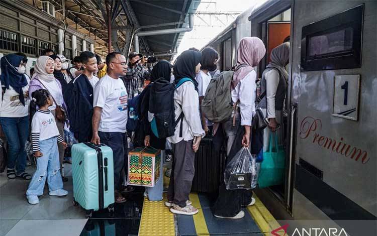 KAI Imbau Masyarakat Pesan Tiket Lebih Awal, Jadwal Favorit Mudik Hampir Penuh
