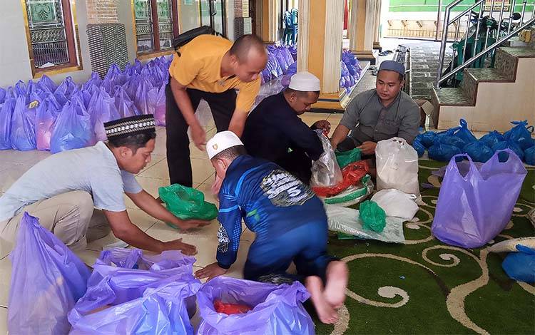 Jelang Idulfitri, UPZ Masjid Darul Ibadah Tamiang Layang Percepat Penyaluran Zakat Fitrah
