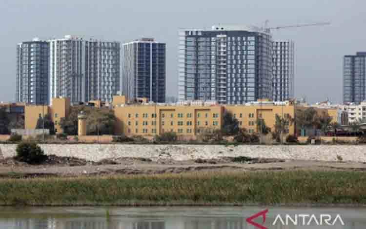 Foto ini diambil pada 14 Maret 2026 dan menunjukkan Kedutaan Besar AS di Irak setelah serangan di Baghdad, Irak. ANTARA/Xinhua/Khalil Dawood/pri. (ANTARA(Xinhua/Khalil Dawood/pri)
