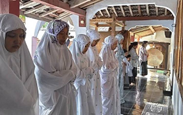Jamaah Thariqah Syathariyah Ponorogo Gelar Shalat Id lebih Awal