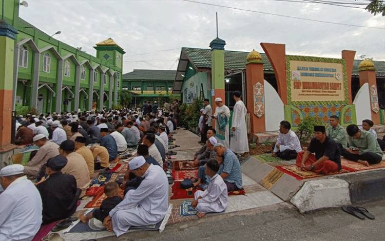 Warga Muhammadiyah Sampit Jalankan Salat Idulfitri, Khatib Ajak Jaga Nilai Ramadan