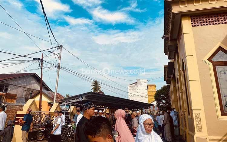 Salat Idul Fitri 1447 Hijriah di Masjid Al Azhar Kuala Pembuang, Khatib Tekankan Pengendalian Diri