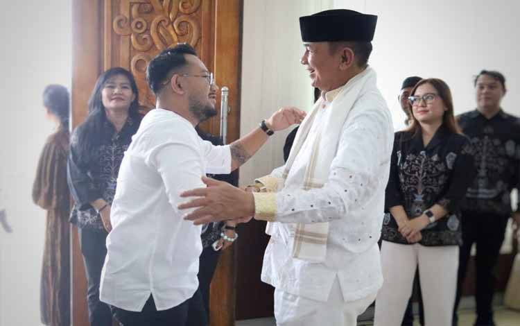 Open House Idulfitri di Rumah Jabatan, Bupati Bartim Terima Kunjungan Pejabat hingga Masyarakat