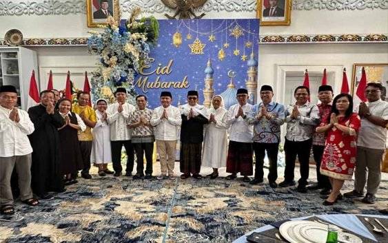 Uskup Palangka Raya dan Gubernur Kalteng Teguhkan Semangat Kebersamaan di Idul Fitri