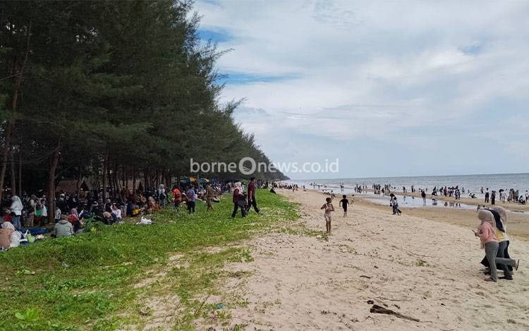 Wisata Pantai Sungai Bakau dan Seribu Cemara Diserbu Pengunjung Saat Lebaran Hari Kedua