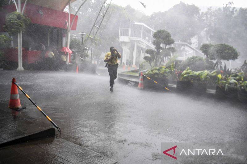 BMKG Prakirakan Mayoritas Kota Besar di Indonesia Berawan-Hujan Ringan, Palangka Raya Begini