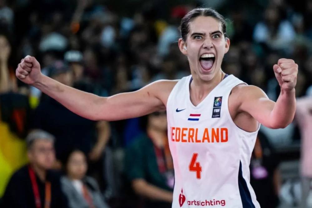 Dokumentasi pebasket 3x3 asal Belanda Noortje Driessen dalam salah satu pertandingan FIBA 3x3. ANTARA/HO-FIBA