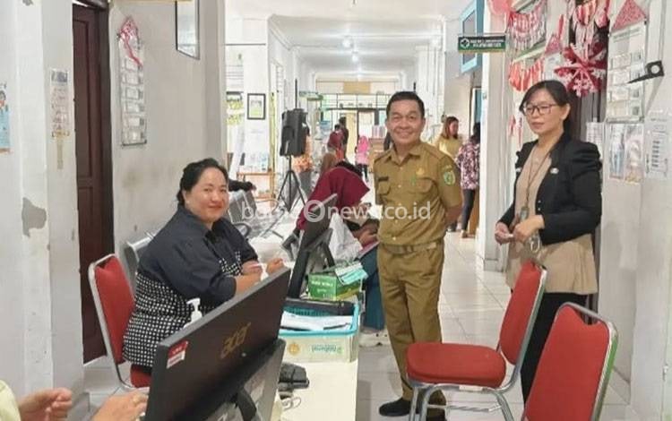 Kadinkes Palangka Raya Tinjau Pelayanan Puskesmas Pascalebaran