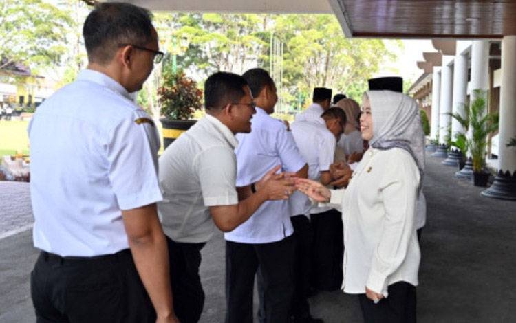 Apel Perdana Pascalibur Lebaran, ini yang Disampaikan Bupati Kobar