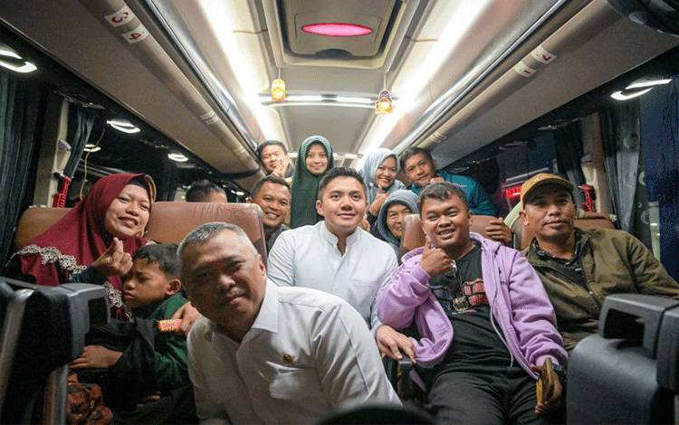 Seskab Teddy Pantau Arus Balik, Pastikan Berjalan Aman dan Lancar