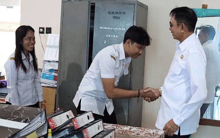 Usai Lebaran, Bupati Bartim Sambangi Ruang Kerja ASN, Perkuat Kebersamaan dan Kinerja