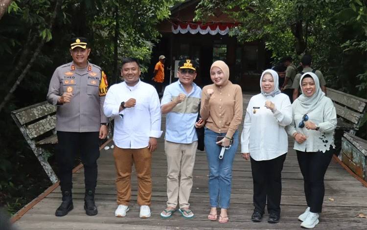 Waket II DPRD Kobar Turut Dampingi Gubernur Tinjau Potensi Wisata Penyangga TNTP