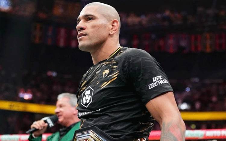 Pereira Latih Tanding dengan Mantan Rival Jelang Perebutan Gelar UFC