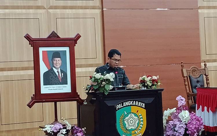 Juru bicara Fraksi Golkar Sudarto saat menyampaikan pemandangan umum (Foto:MARINI)