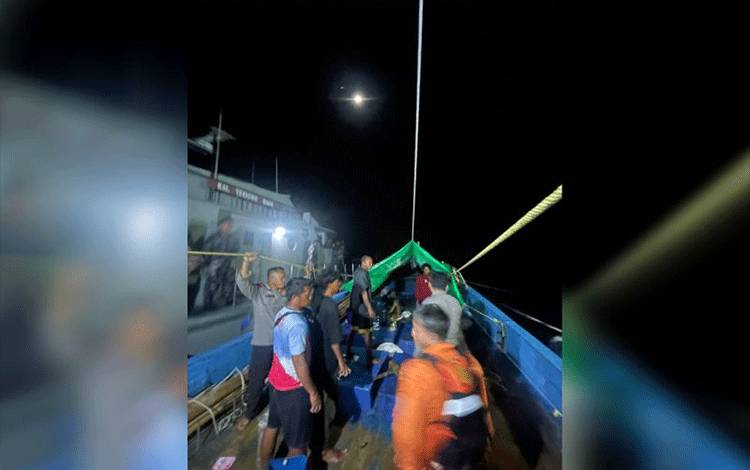 Lima Korban KM Anaya Terbakar Dievakuasi ke Rumah Sakit
