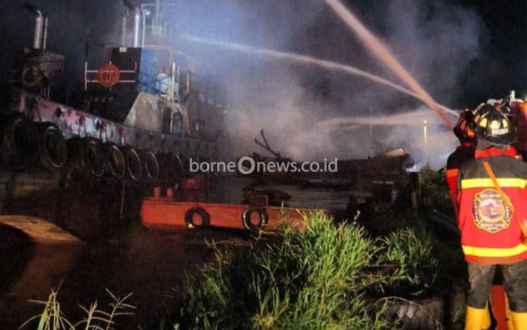 Satu Orang Tewas dalam Kasus Tagboat Terbakar di Sampit, Satu Luka Parah, Satu dalam Pencarian