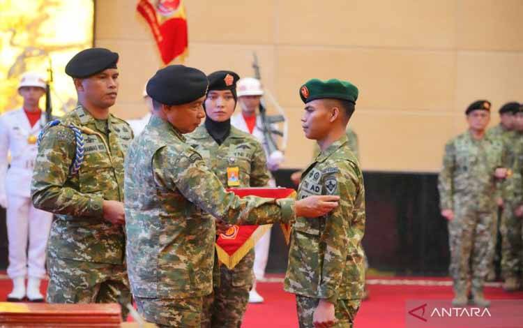 TNI Beri KPLB kepada Prajurit Berprestasi di Kancah Internasional