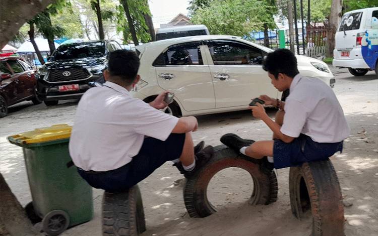 Batasi Gadget di Sekolah, DPRD Palangka Raya Dorong Pembentukan Karakter Anak