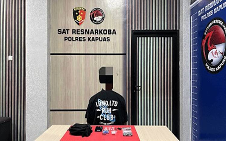Pria 22 Tahun Diciduk di Barak Jalan Sumatera Kapuas saat Transaksi Sabu