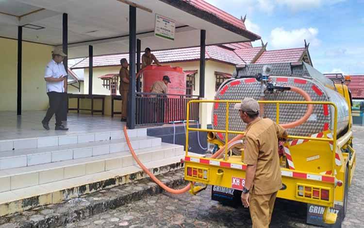 Dinas PUPR Kobar Salurkan Air Bersih dan Siapkan Infrastruktur Air Baku Atasi Kekeringan di Arut Selatan
