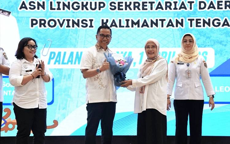 Leonard S Ampung Resmi Purna Tugas Setelah 35 Tahun Mengabdi