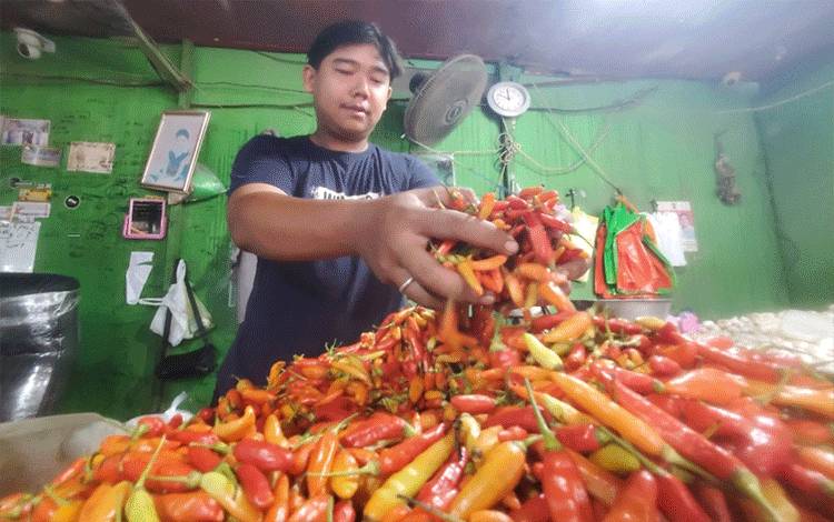 Pedagang di Pasar Mangkikit atau Pasar Subuh Sampit, Jumat, 3 Maret 2026. (FOTO: IST)