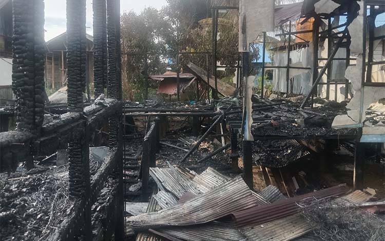 Kebakaran Hanguskan 3 Rumah dan 1 Gedung Walet di Desa Tumbang Panggo Katingan