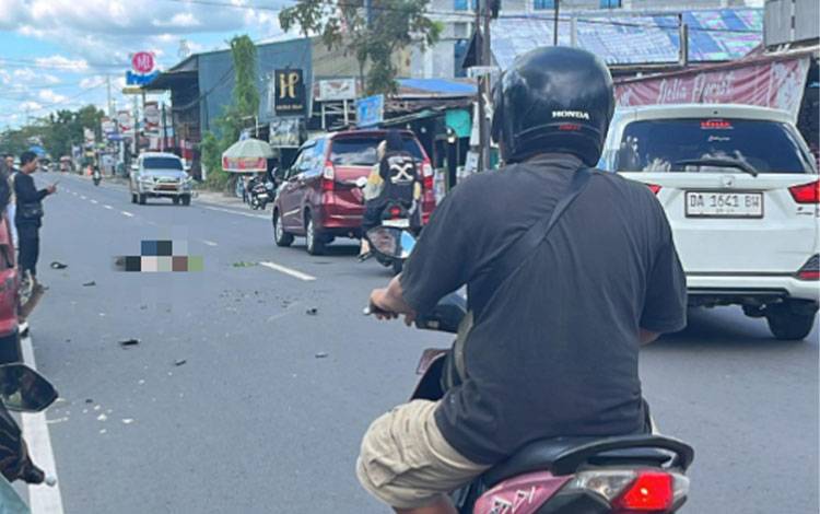 Pemotor Tergeletak Usai Laka di Jalan Tambun Bungai Kuala Kapuas