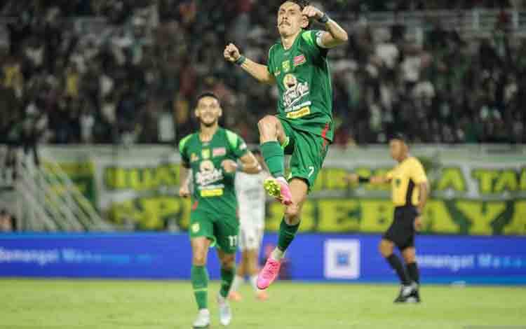 Persebaya Menang Tipis 1-0 atas Persita di Stadion GBT